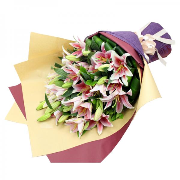 你侬我侬--9枝粉多头百合扇形花束