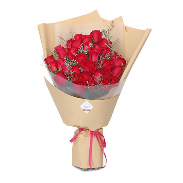 亿万次的亲吻--33枝红玫瑰花束，情人草间插