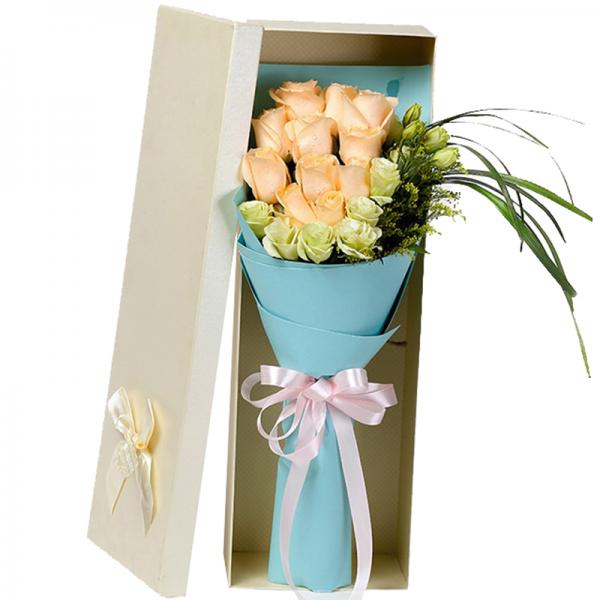 因为爱情--11枝香槟玫瑰礼盒，黄莺 剑叶 桔梗间插