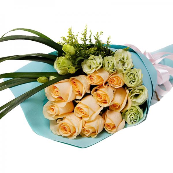 因为爱情--11枝香槟玫瑰礼盒，黄莺 剑叶 桔梗间插