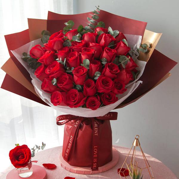 深情款款--33枝红玫瑰圆形花束
